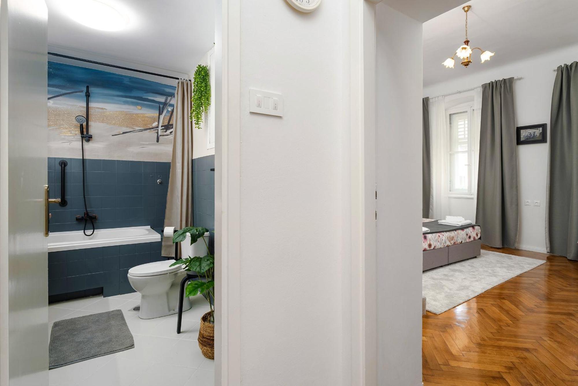 Romeo And Juliet Apartment With Balcony And Sea View Пореч Екстериор снимка