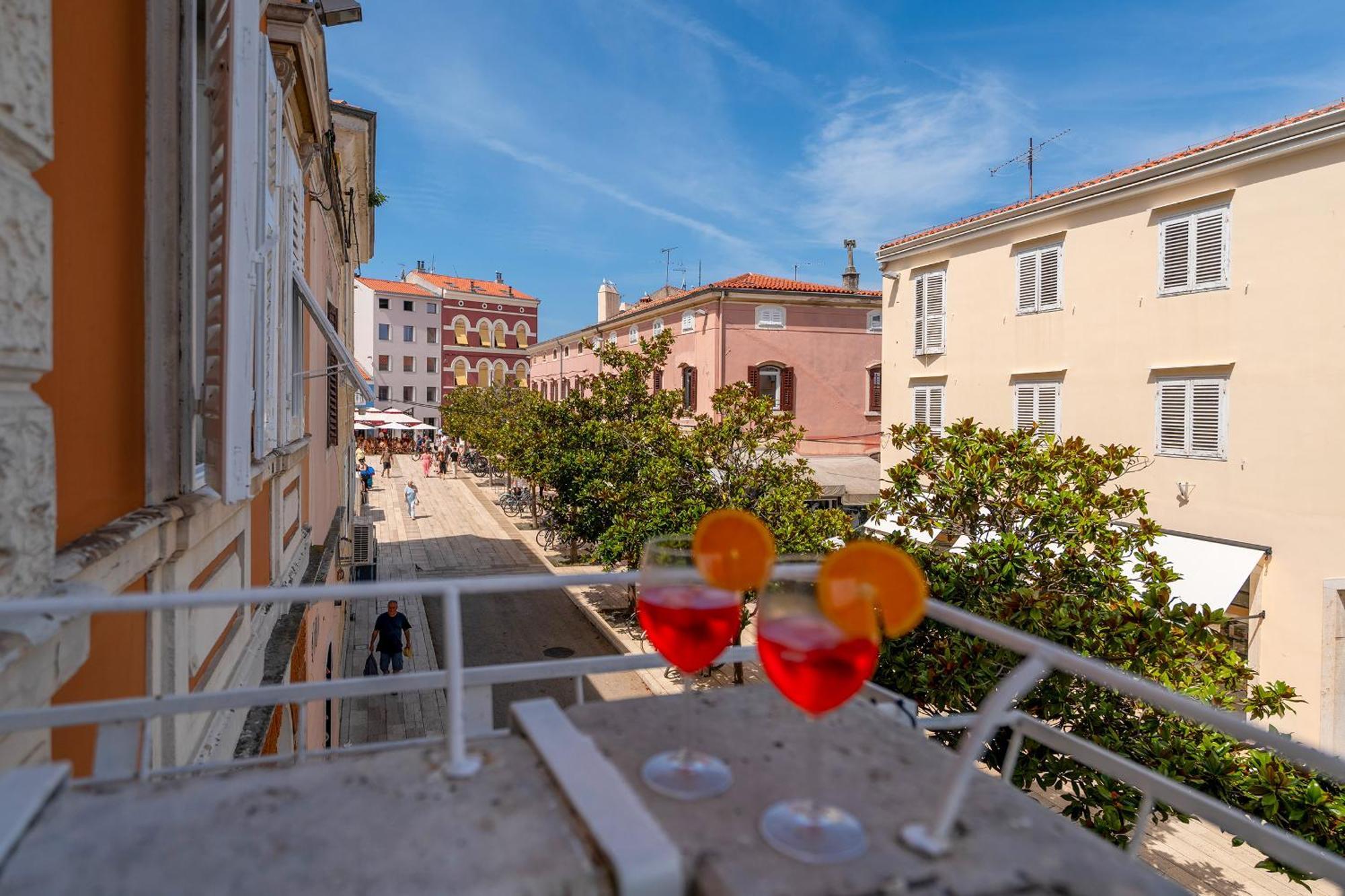Romeo And Juliet Apartment With Balcony And Sea View Пореч Екстериор снимка