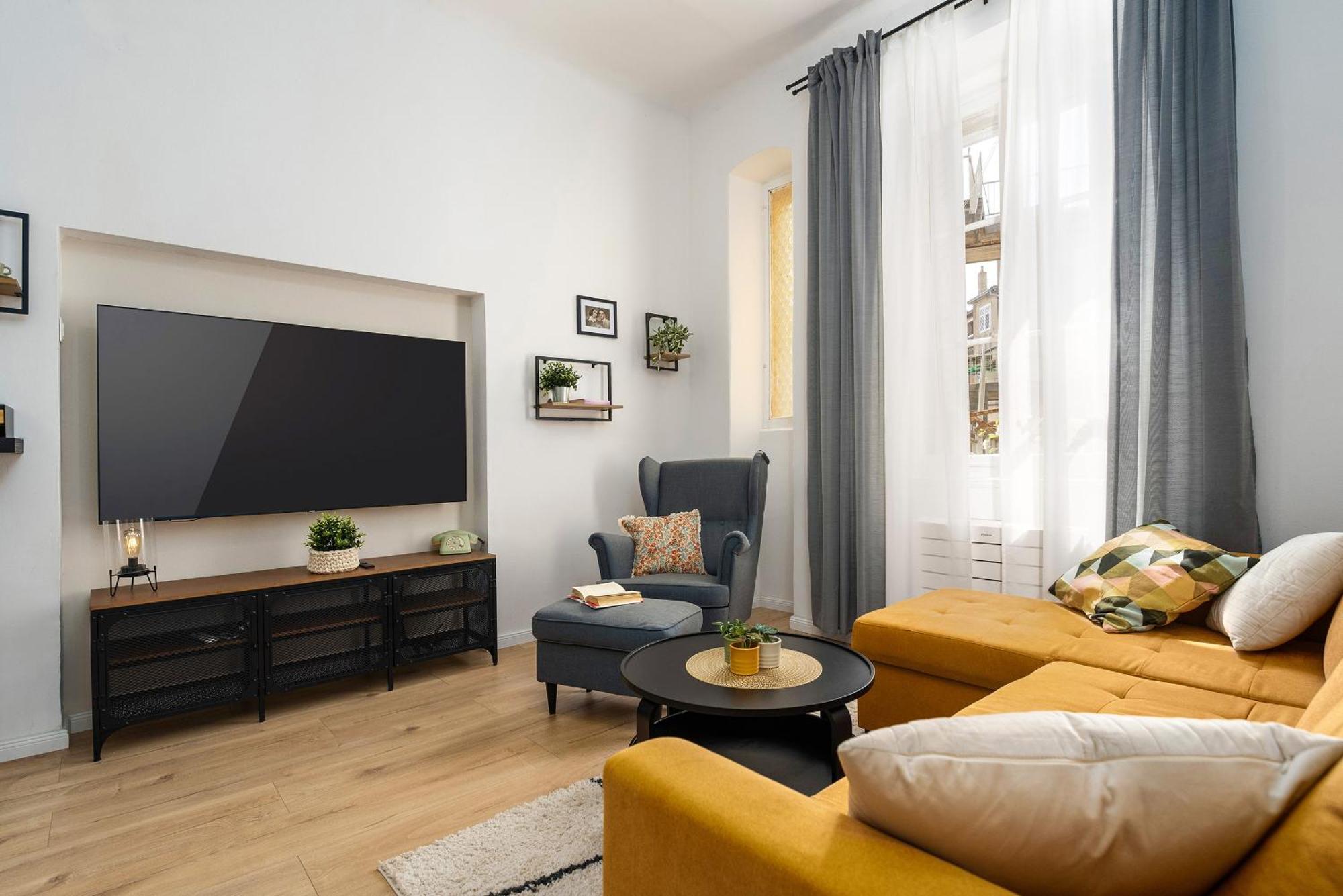 Romeo And Juliet Apartment With Balcony And Sea View Пореч Екстериор снимка