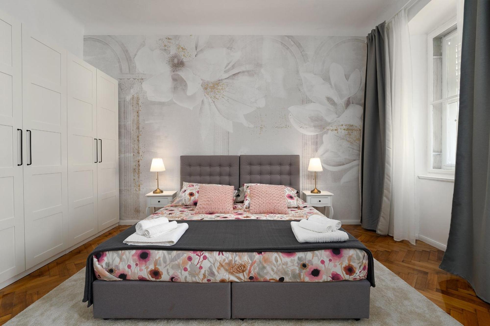 Romeo And Juliet Apartment With Balcony And Sea View Пореч Екстериор снимка